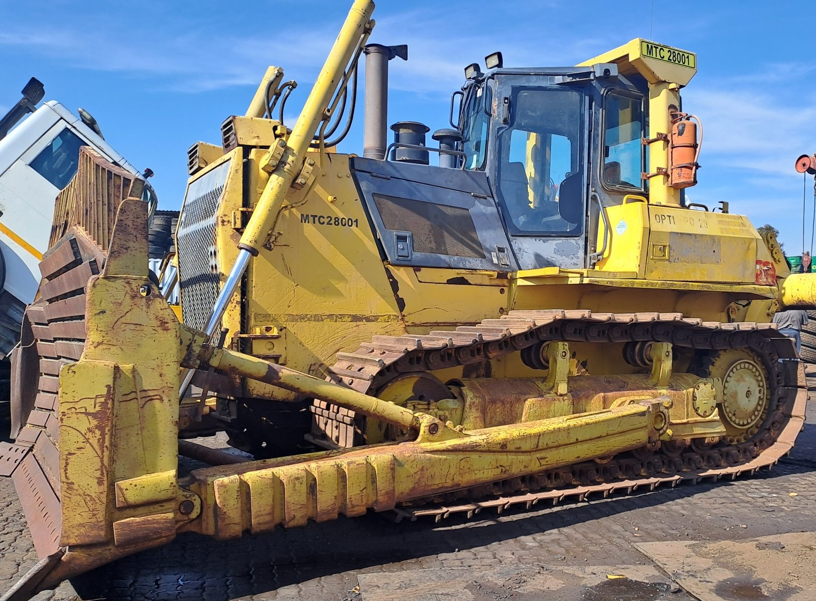 Komatsu D85 EX15 Dozer 4
