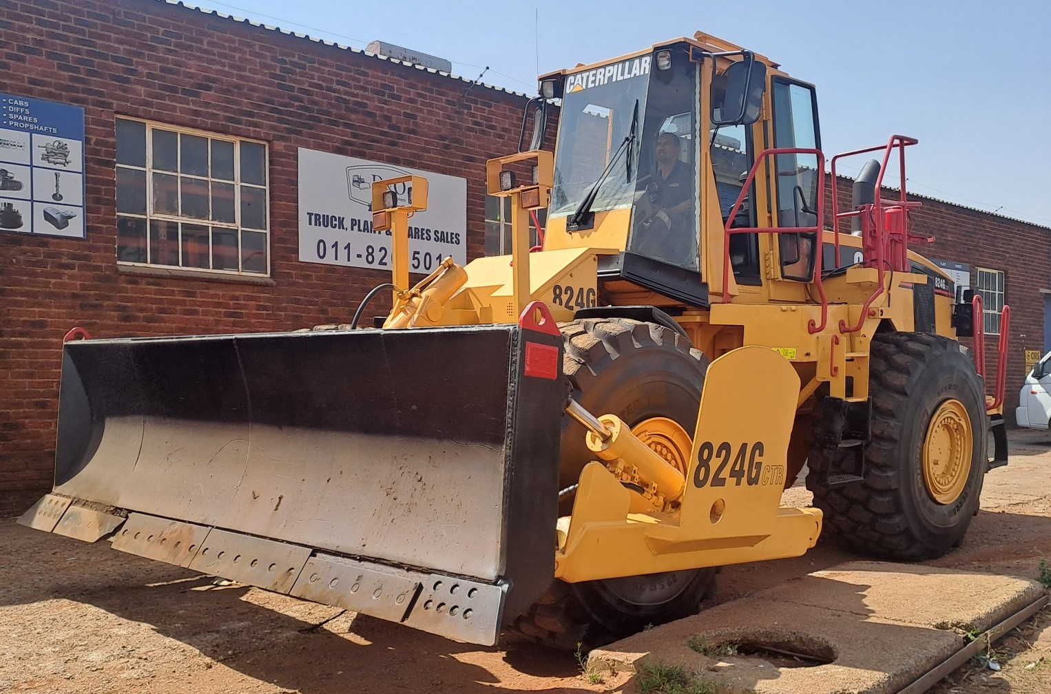 Cat 824G Wheeled Dozer 2