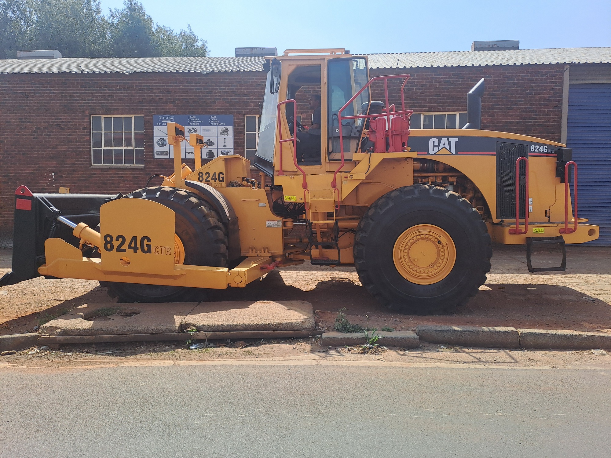Cat 824G Wheeled Dozer 5